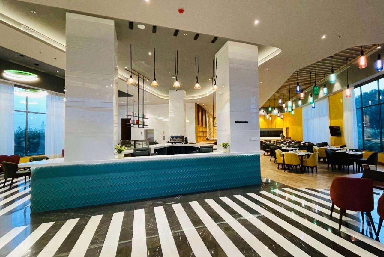 Ramada Encore By Wyndham Amritsar Airport Экстерьер фото