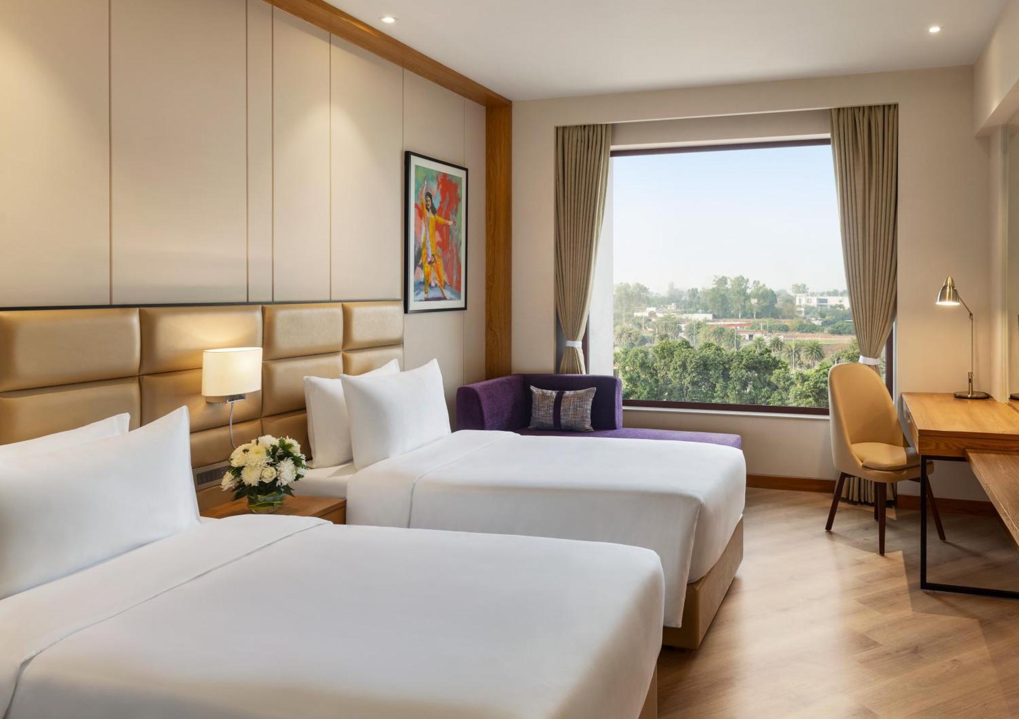 Ramada Encore By Wyndham Amritsar Airport Экстерьер фото