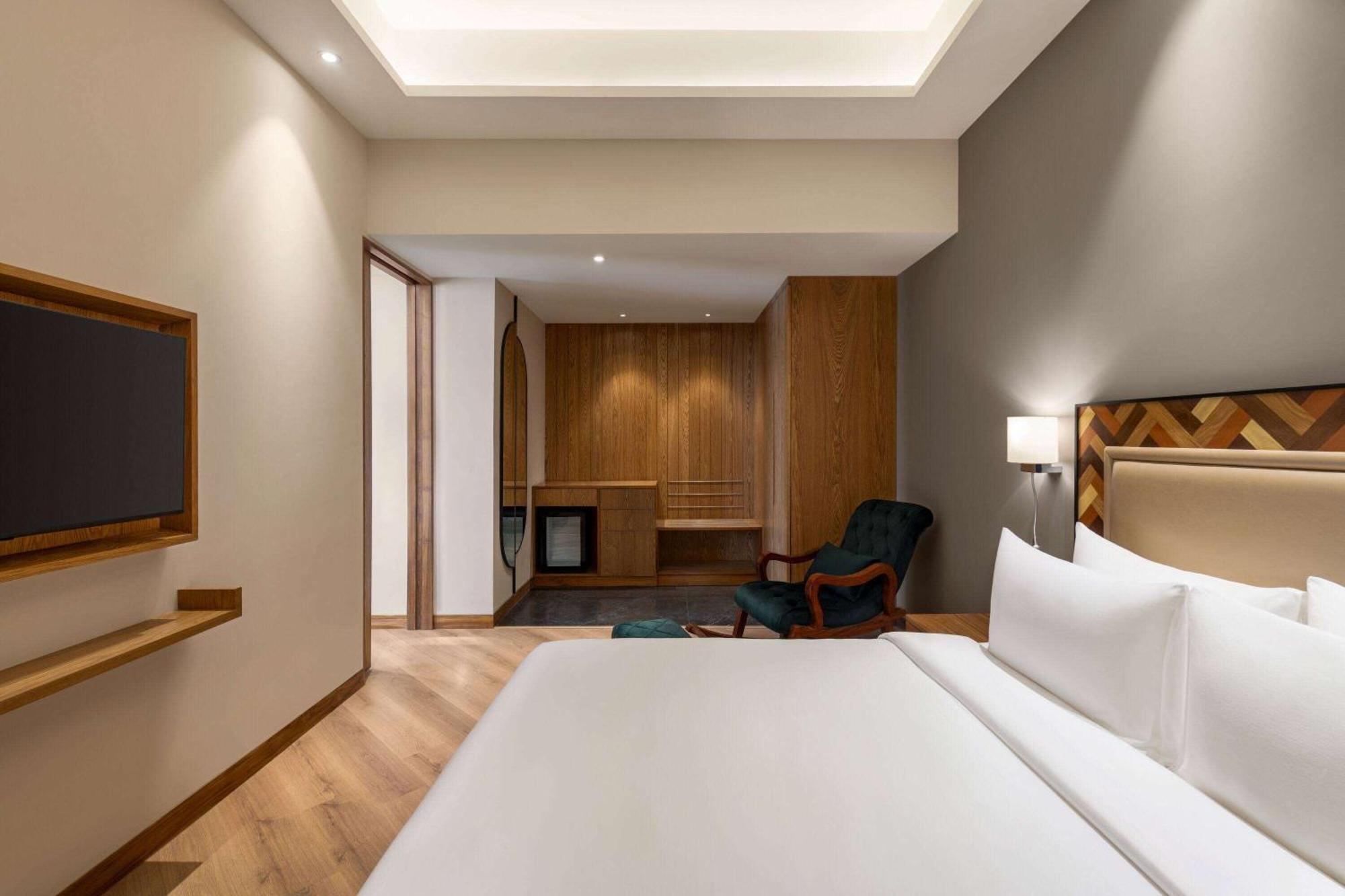 Ramada Encore By Wyndham Amritsar Airport Экстерьер фото
