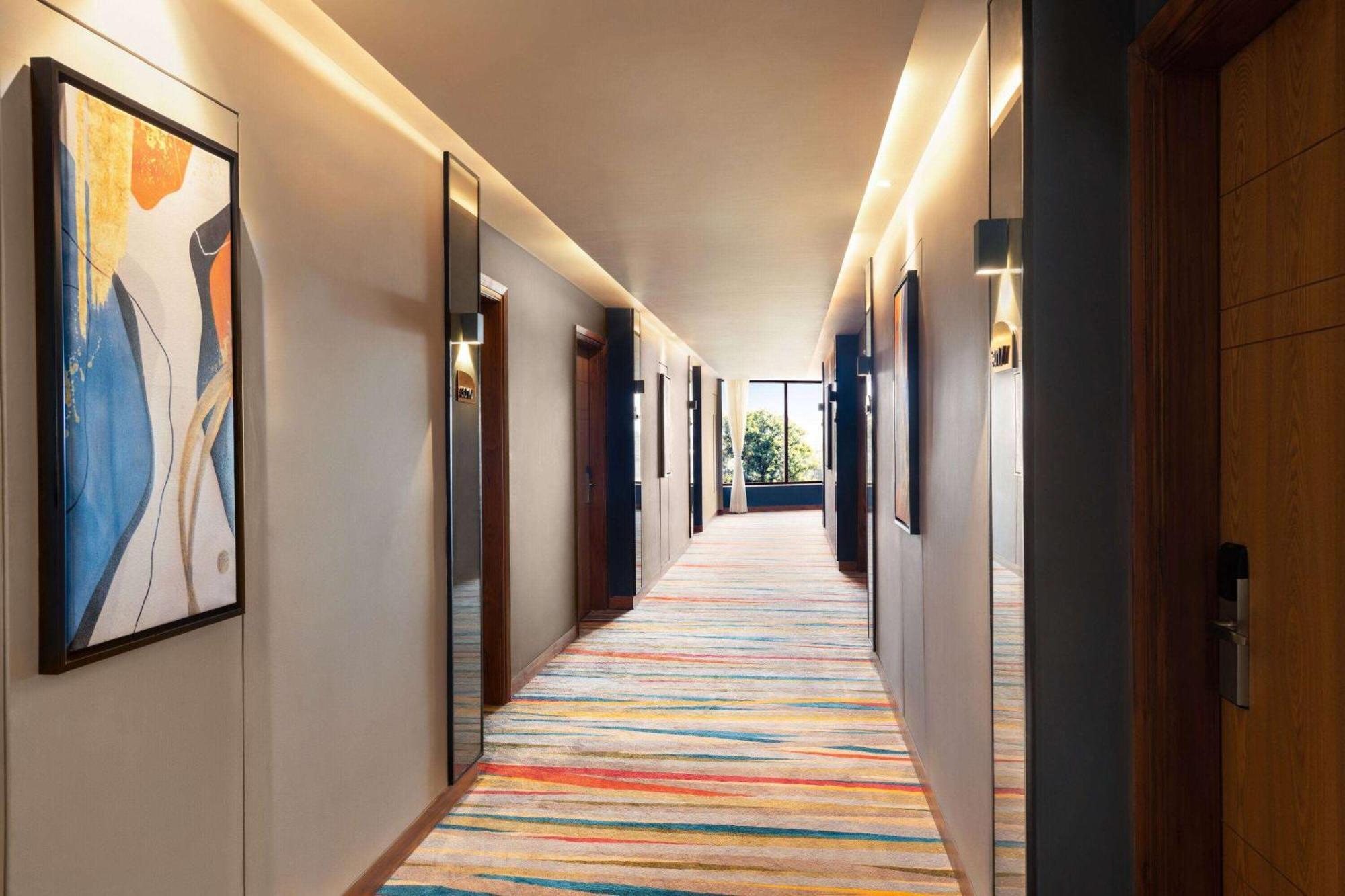 Ramada Encore By Wyndham Amritsar Airport Экстерьер фото