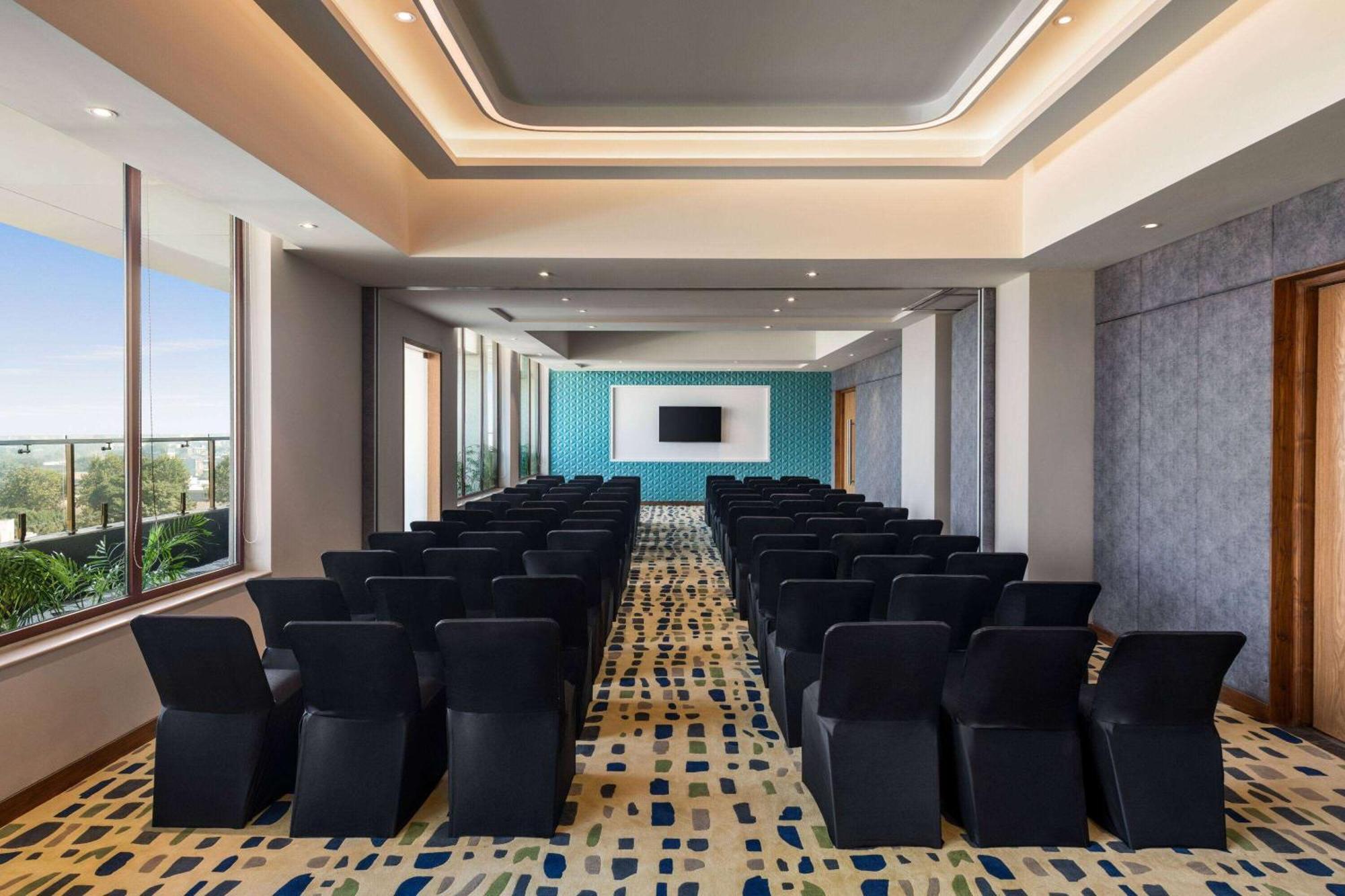 Ramada Encore By Wyndham Amritsar Airport Экстерьер фото