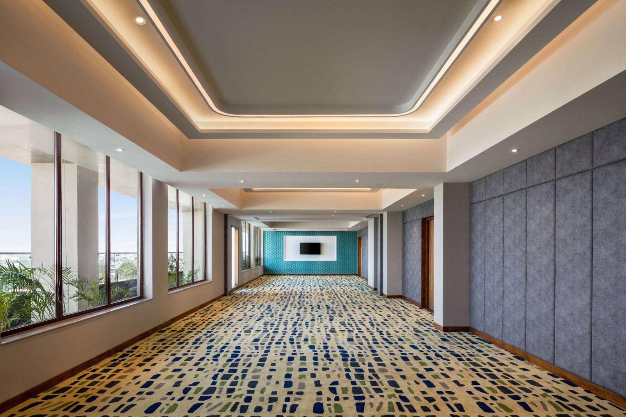 Ramada Encore By Wyndham Amritsar Airport Экстерьер фото