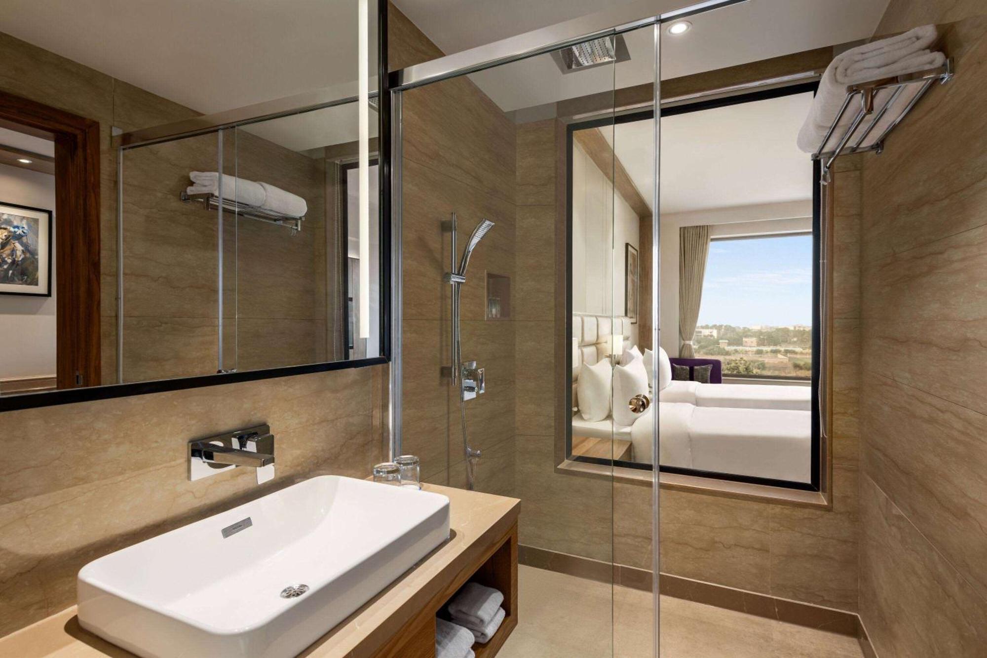 Ramada Encore By Wyndham Amritsar Airport Экстерьер фото