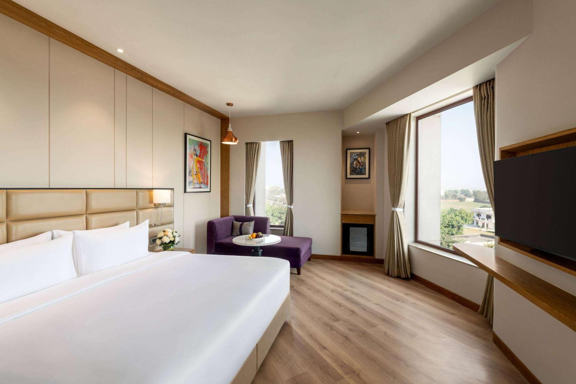 Ramada Encore By Wyndham Amritsar Airport Экстерьер фото