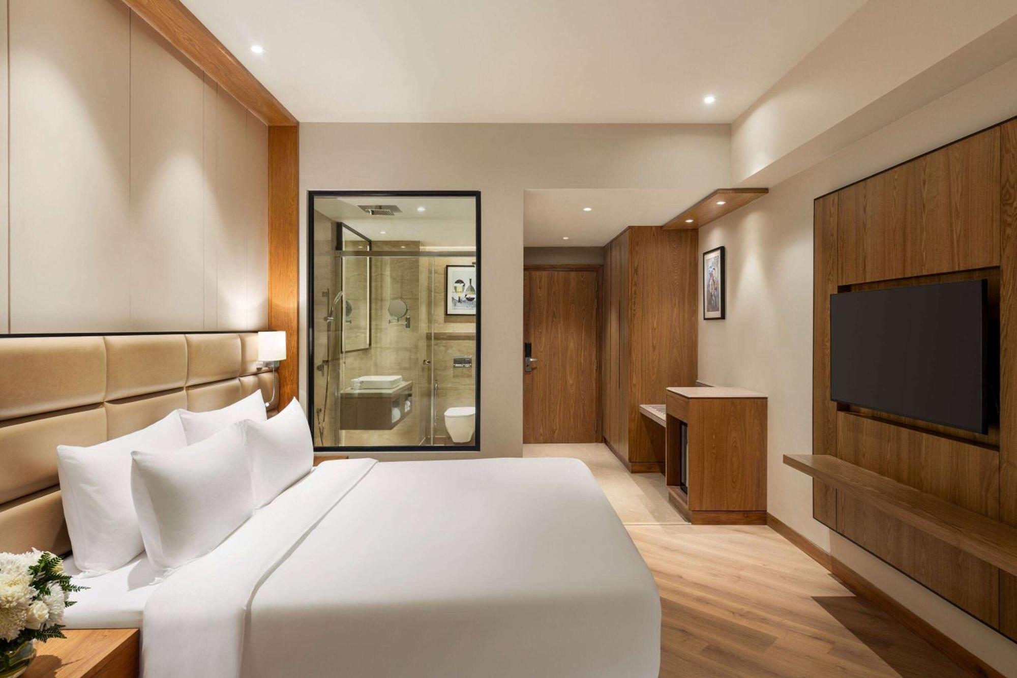 Ramada Encore By Wyndham Amritsar Airport Экстерьер фото