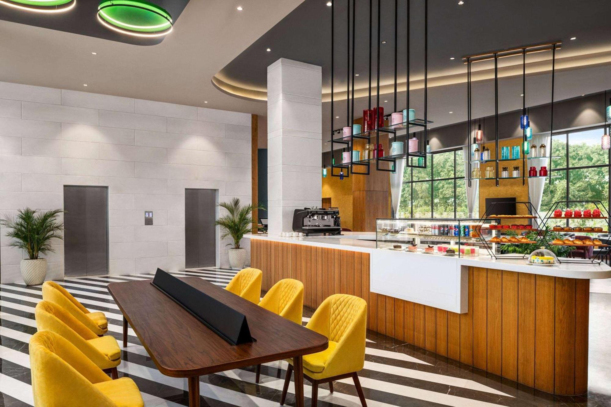 Ramada Encore By Wyndham Amritsar Airport Экстерьер фото