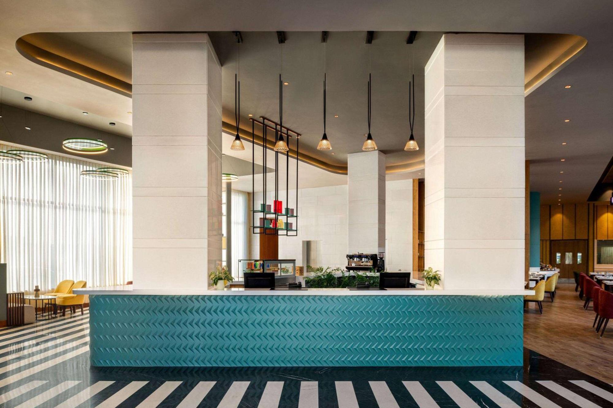 Ramada Encore By Wyndham Amritsar Airport Экстерьер фото